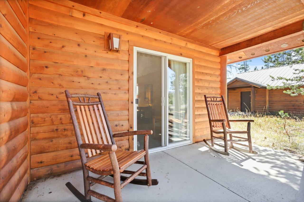 Headwaters Lodge & Cabins At Flagg Ranch Моран Экстерьер фото